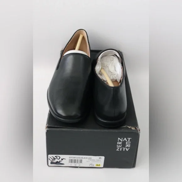 NWOT- Naturalizer Effortless Loafers in Black Leather, Size 7.5M - Picture 4 of 7